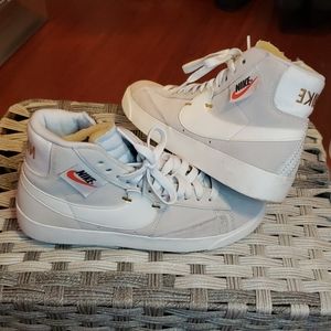 NWOT Womens Nike Blazer mid Rebel
